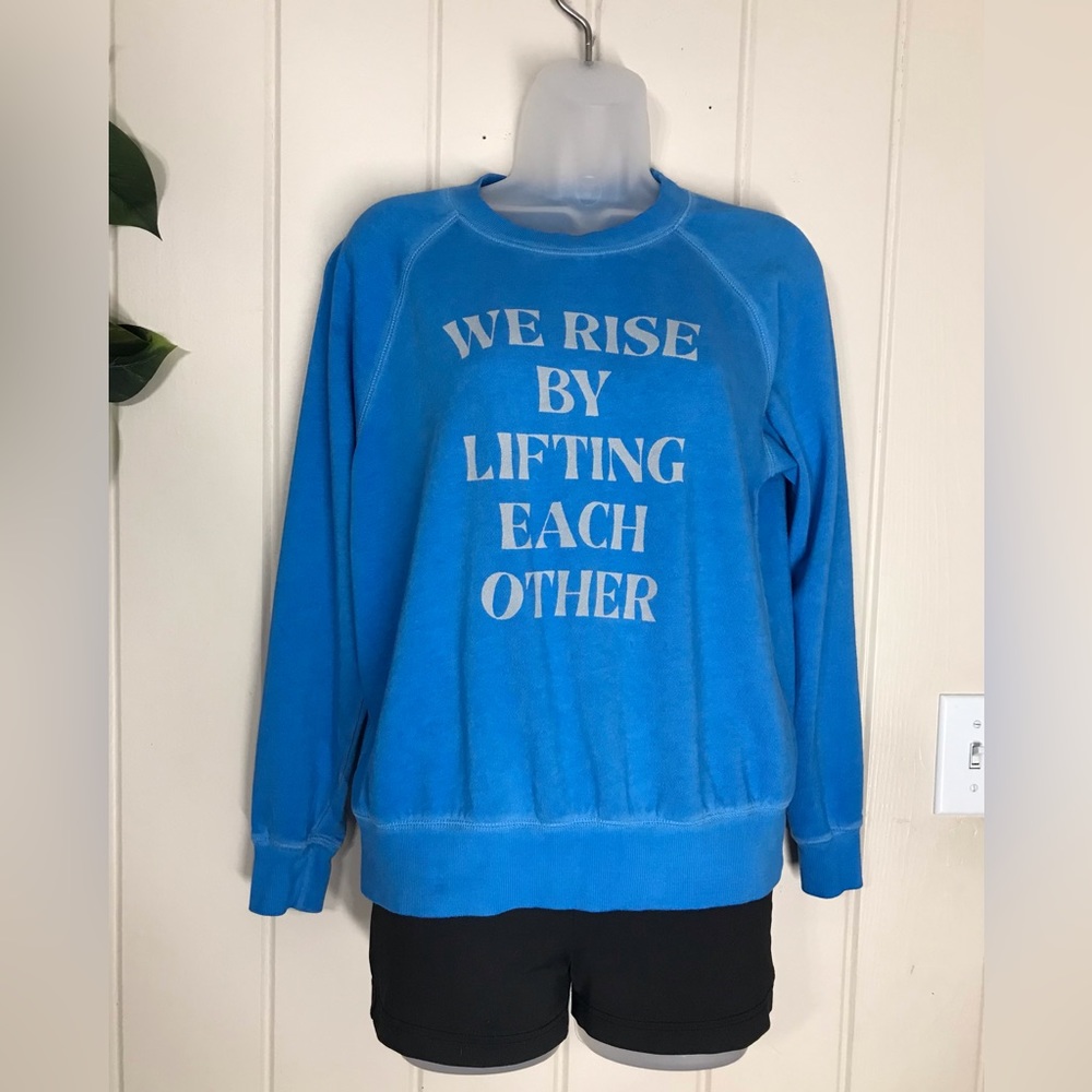 Ladies Old Navy LS Blue Pullover Sweatshirt
Crewneck Sweater Blouse
We Rise Lift